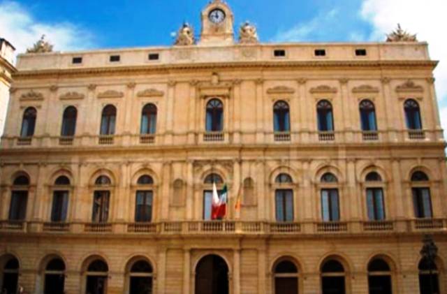Incendi: Amministrazione consegna attestati benemerenza a due caltagironesi eroi in divisa